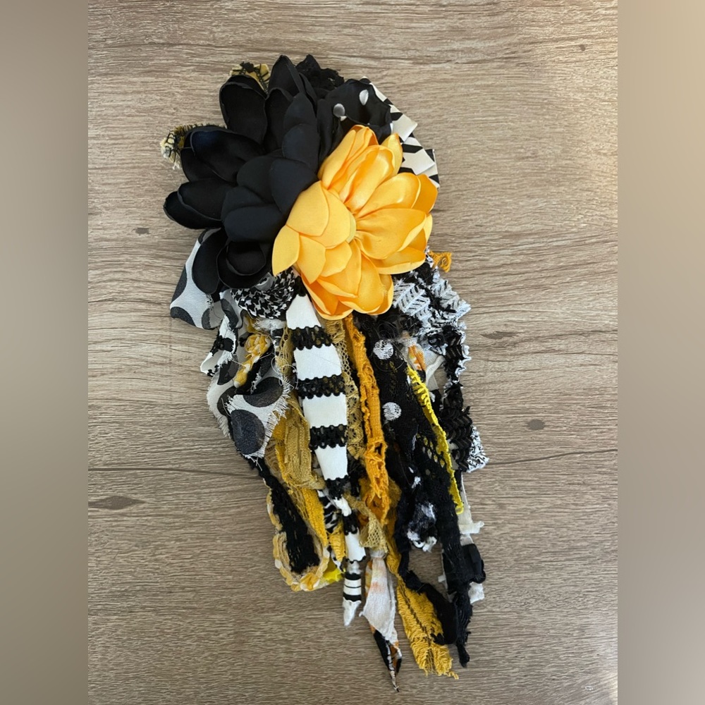Flower pin